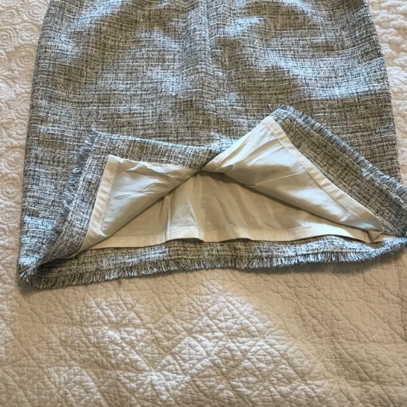 Beautiful Calvin Klein black, gray, black & white lined tweed midi skirt (12) - Picture 9 of 15